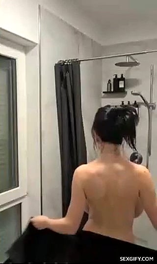 Towel Tits: A Serious Amateur Moment