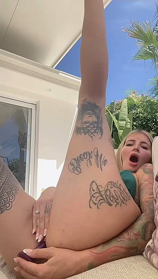 Aussie Milf's Dirty Dilemma: Which Hole You Fucking First?'